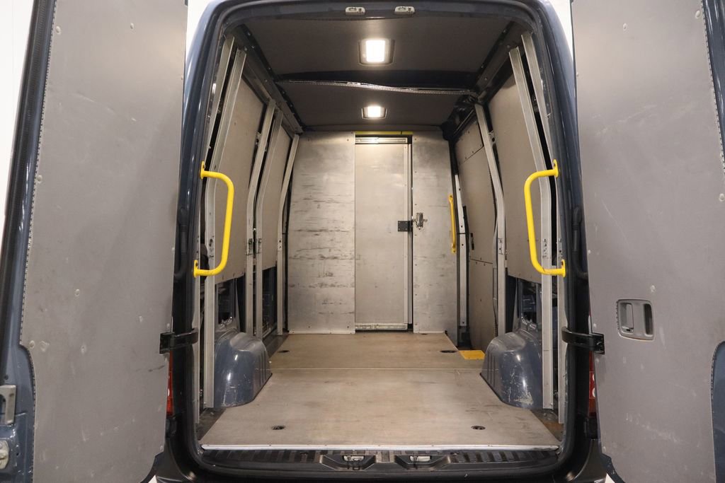 Used 2018 Mercedes-Benz Sprinter 2500 image 16