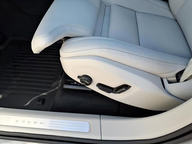 New 2026 Volvo XC60 B5 Ultra w/ Protection Package Premier image 13