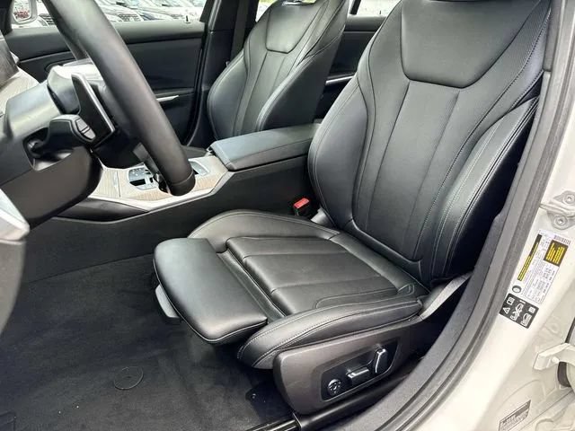 Used 2025 BMW 330i xDrive Sedan AWD/4WD image 30