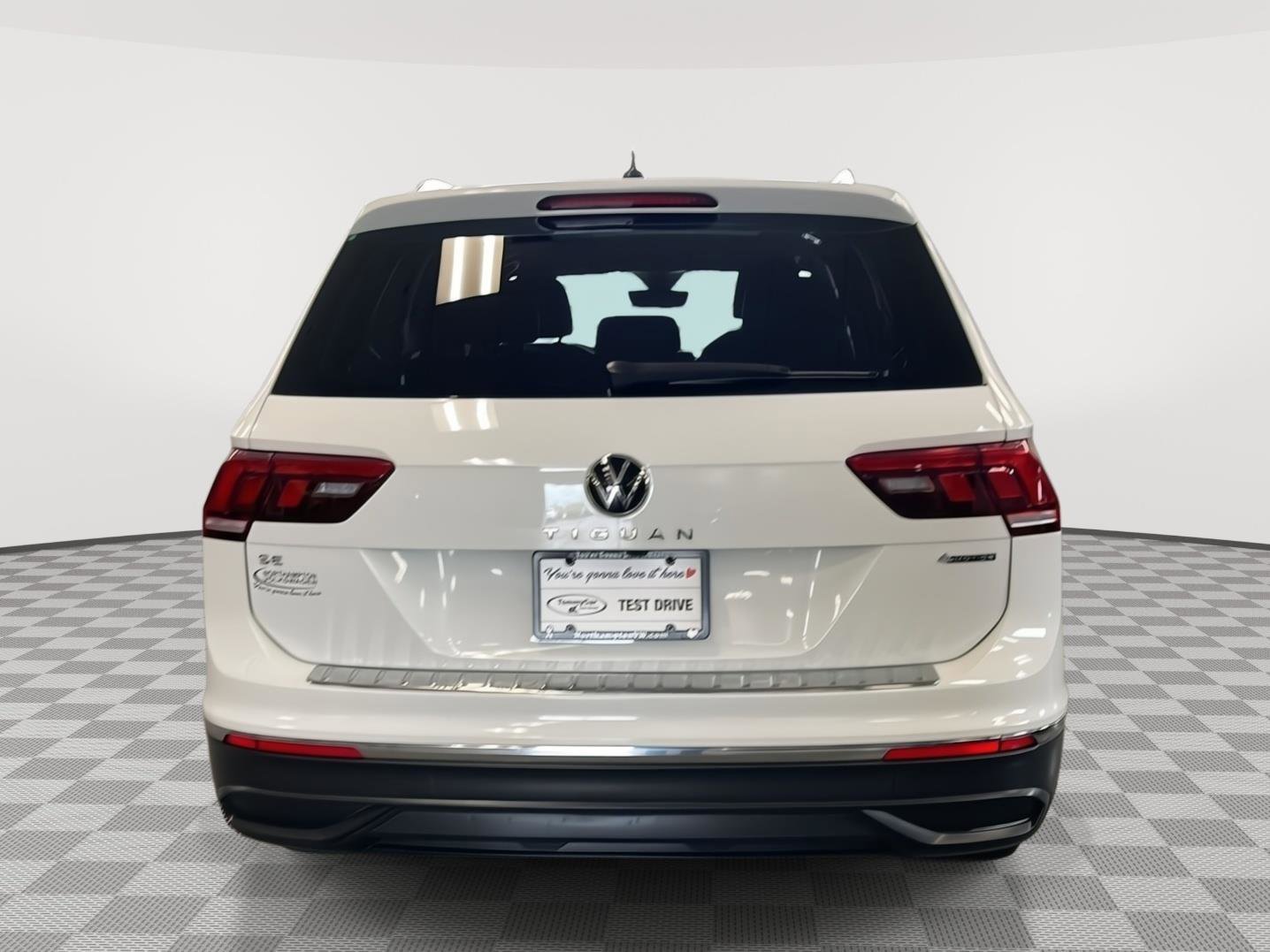 Used 2022 Volkswagen Tiguan SE AWD/4WD image 6