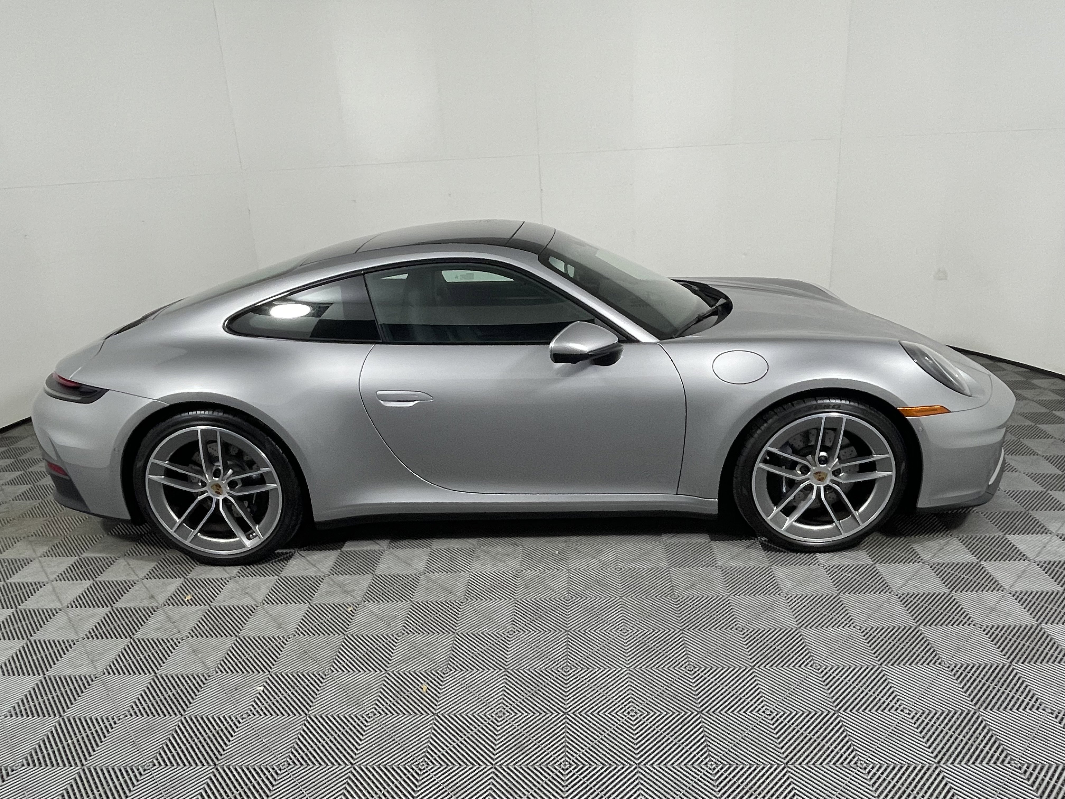 Used 2025 Porsche 911 Carrera image 8