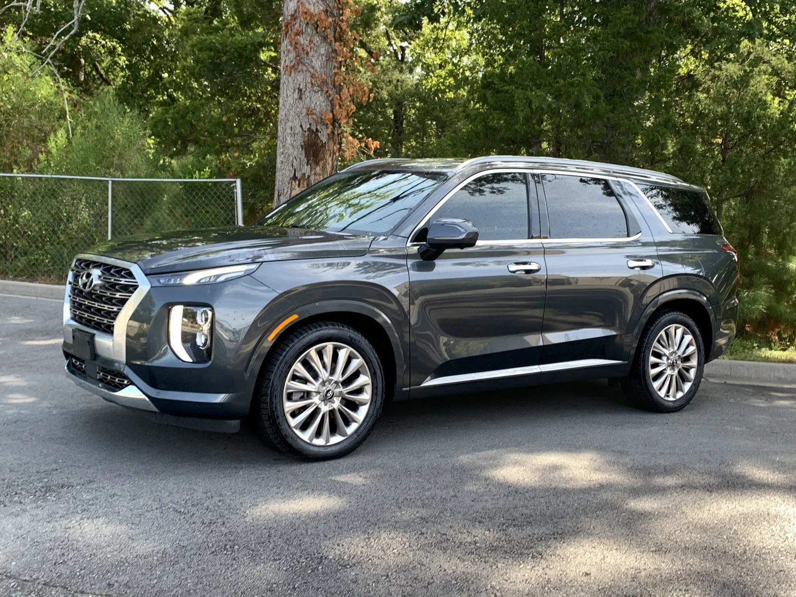 Used 2020 Hyundai Palisade Limited FWD image 3
