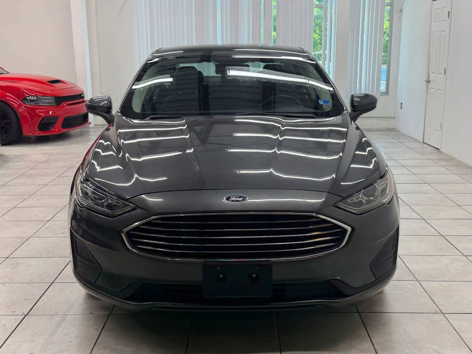 Used 2019 Ford Fusion SE FWD image 2