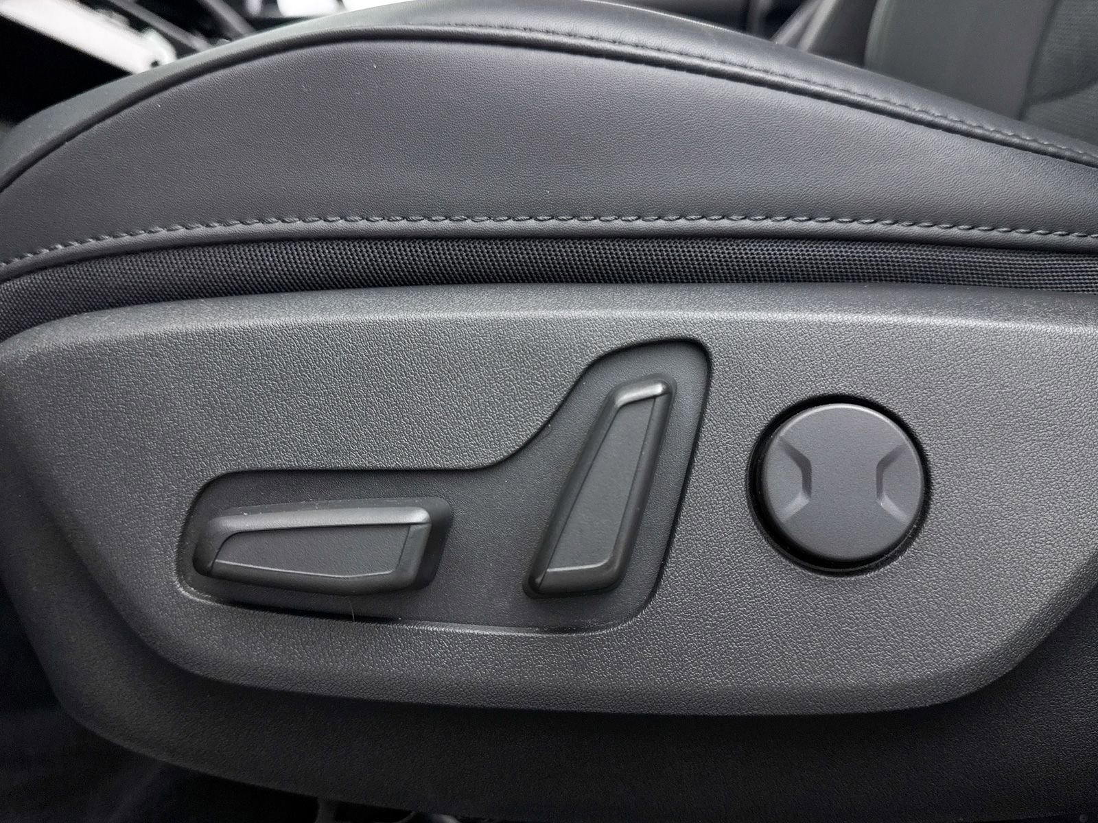 Certified 2025 Kia Niro EX image 28