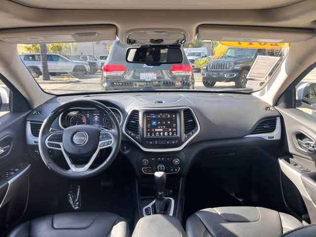Used 2017 Jeep Cherokee Overland w/ Technology Group FWD image 23