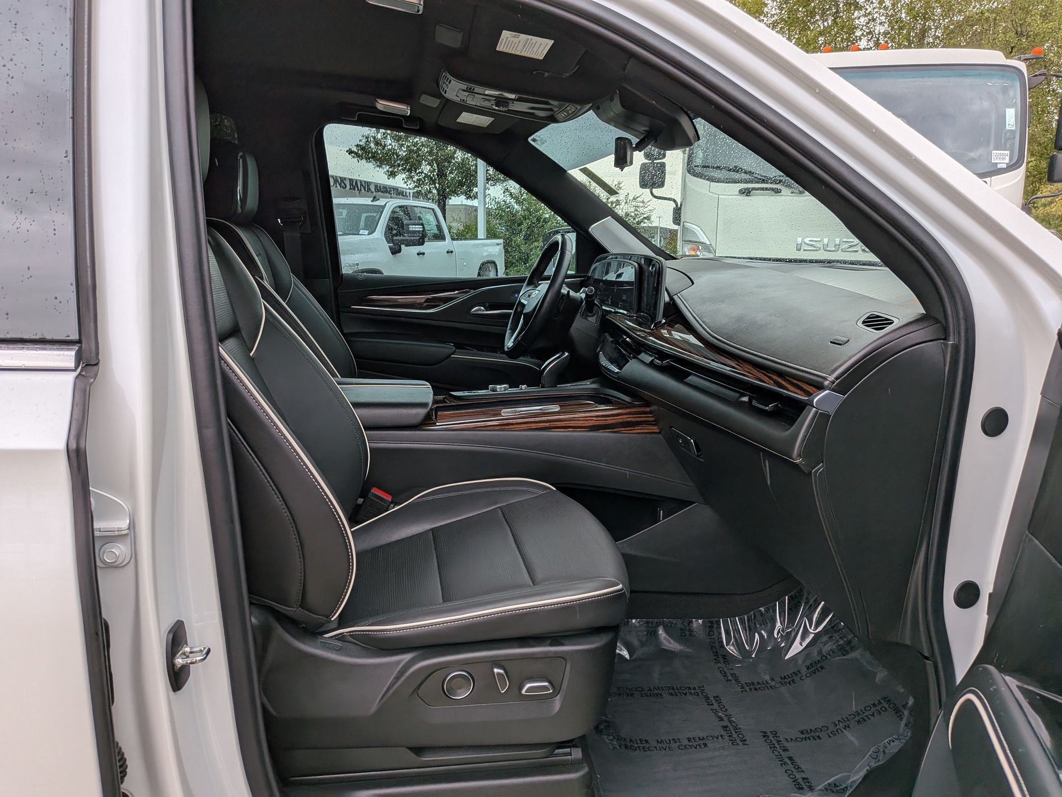 Certified 2024 Cadillac Escalade Premium Luxury w/ Performance Package AWD/4WD image 30