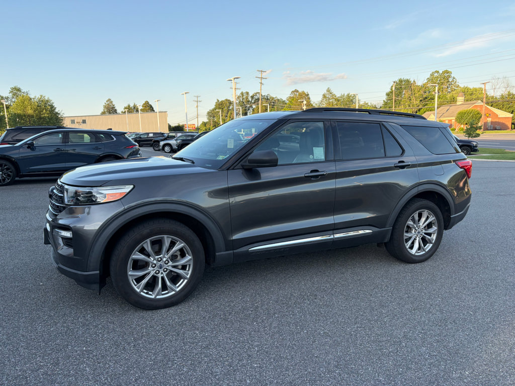 Used 2020 Ford Explorer XLT w/ Equipment Group 202A AWD/4WD image 1
