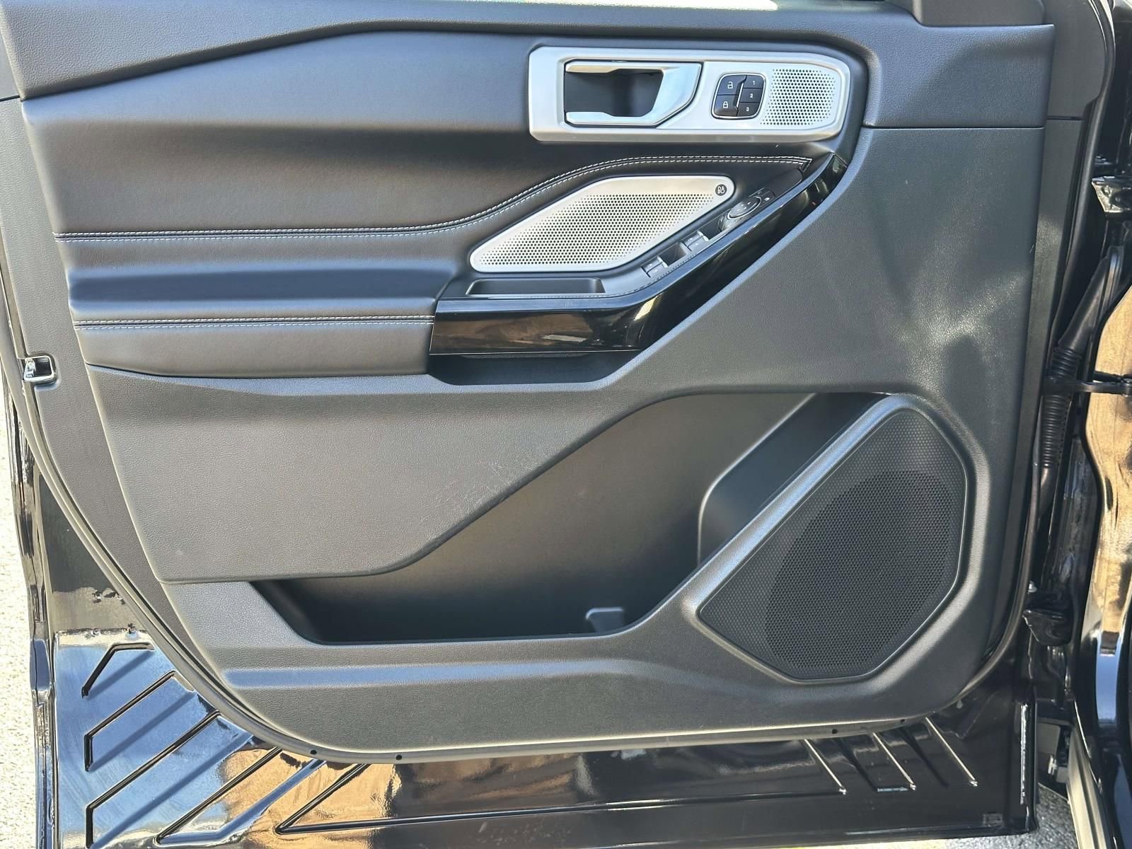 Used 2023 Ford Explorer ST w/ Equipment Group 401A image 20