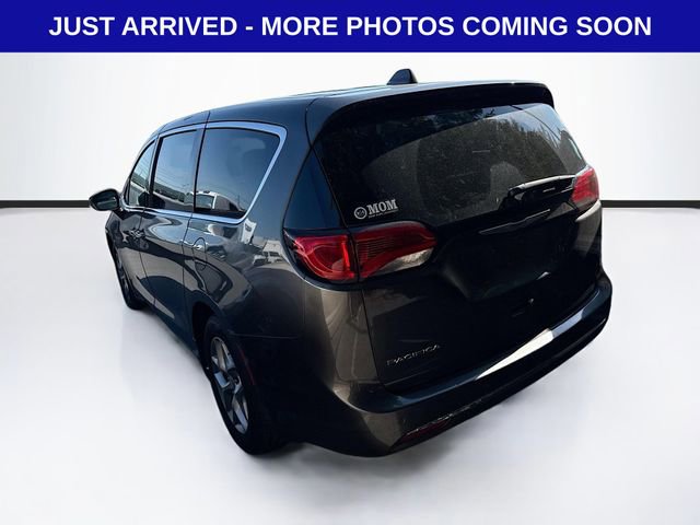 Used 2018 Chrysler Pacifica Touring Plus w/ Tire & Wheel Group FWD image 6