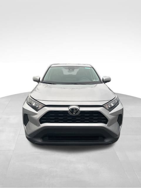 Used 2022 Toyota RAV4 LE image 2