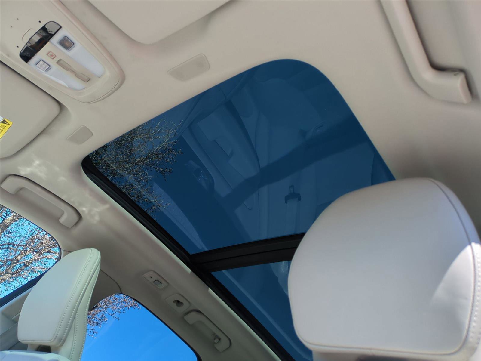 Used 2025 Volvo XC60 T8 Ultra w/ Protection Package Premier image 10