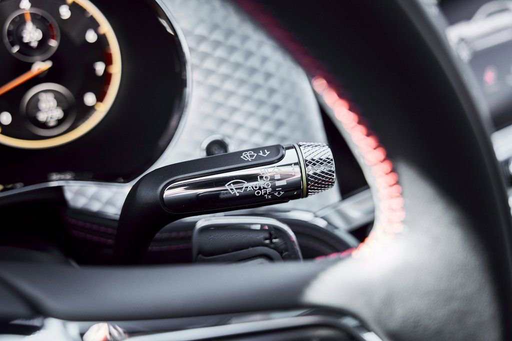 Used 2023 Bentley Flying Spur V8 image 65