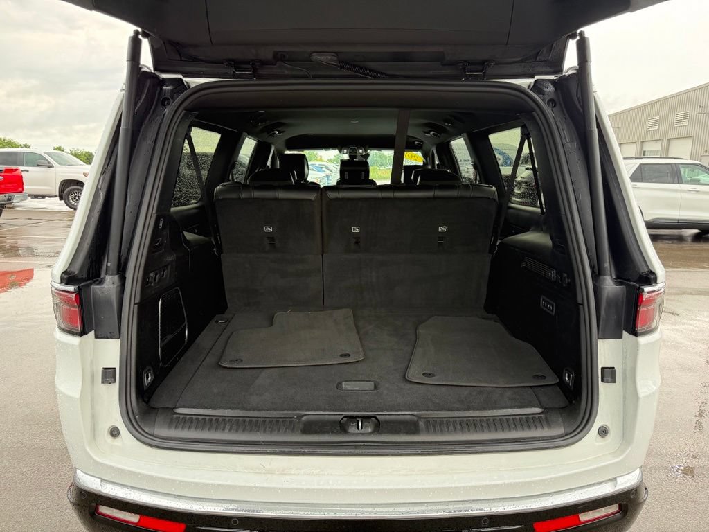 Used 2024 Jeep Wagoneer L Series II w/ Flexible Seating Group AWD/4WD image 35