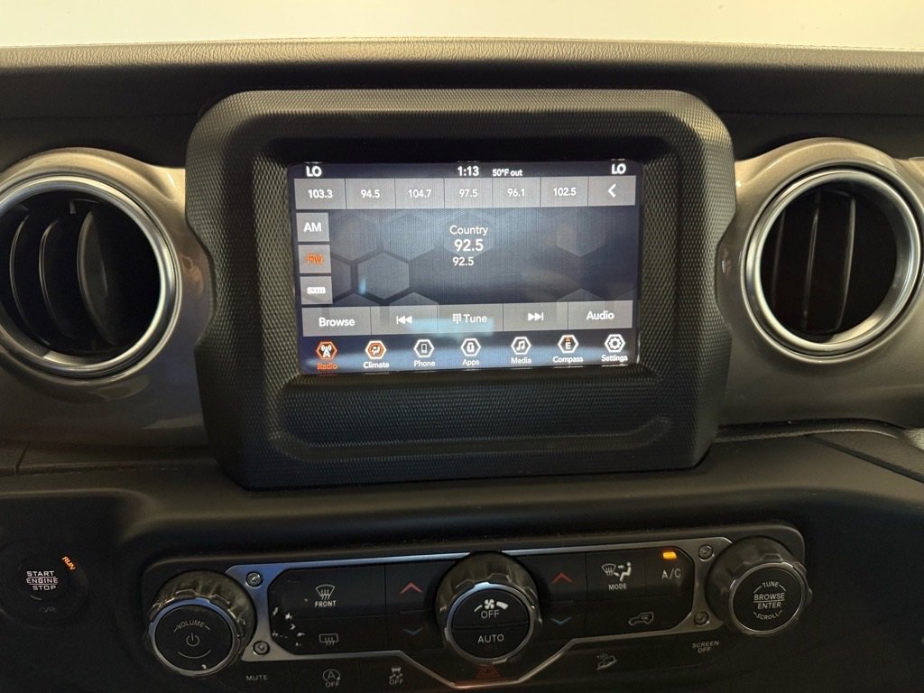 Used 2020 Jeep Wrangler Unlimited Sahara image 19