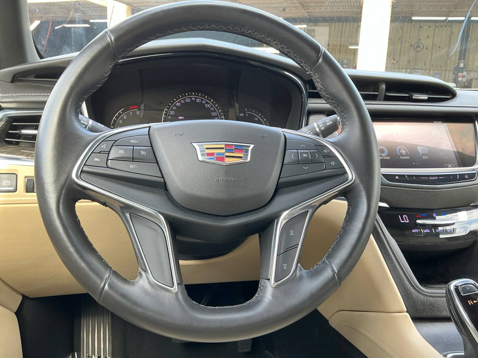 Used 2018 Cadillac XT5 FWD image 16