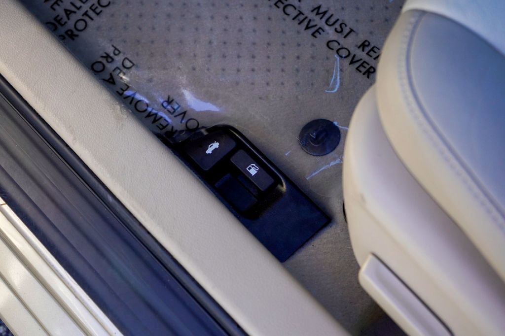 Used 2012 Toyota Camry XLE w/ Leather Pkg image 26