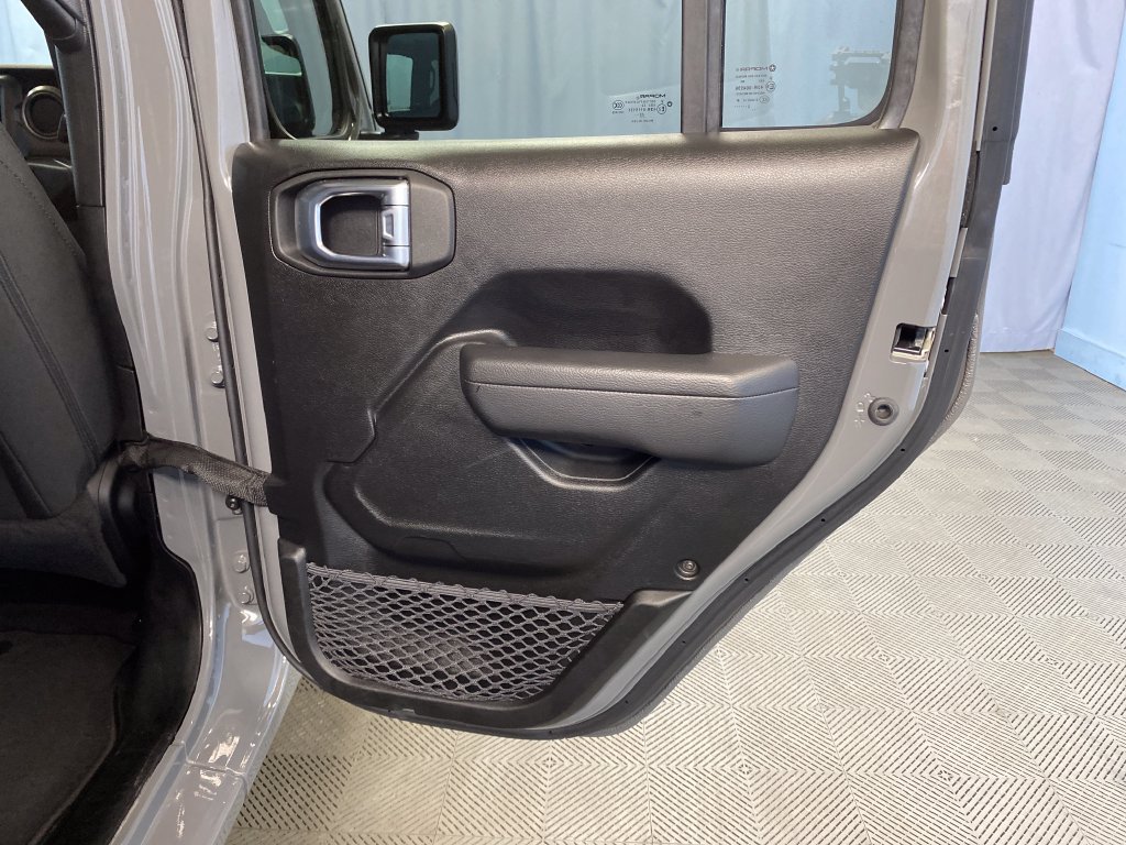 Used 2023 Jeep Wrangler Unlimited Sport AWD/4WD image 39