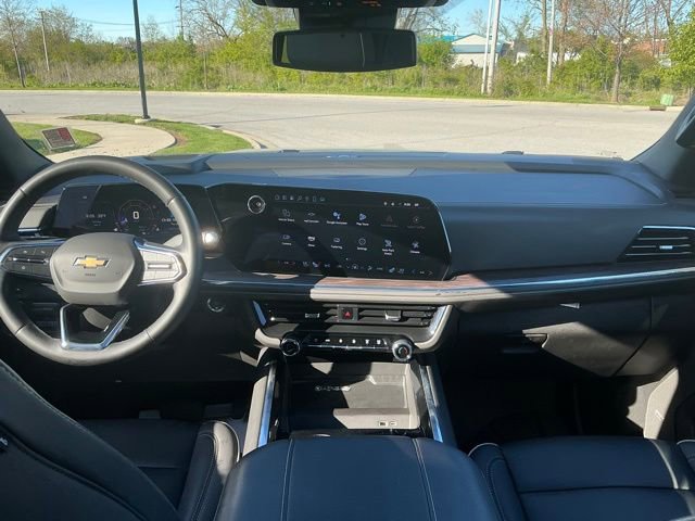 Used 2025 Chevrolet Suburban Premier w/ Sun And Tow Package AWD/4WD image 22