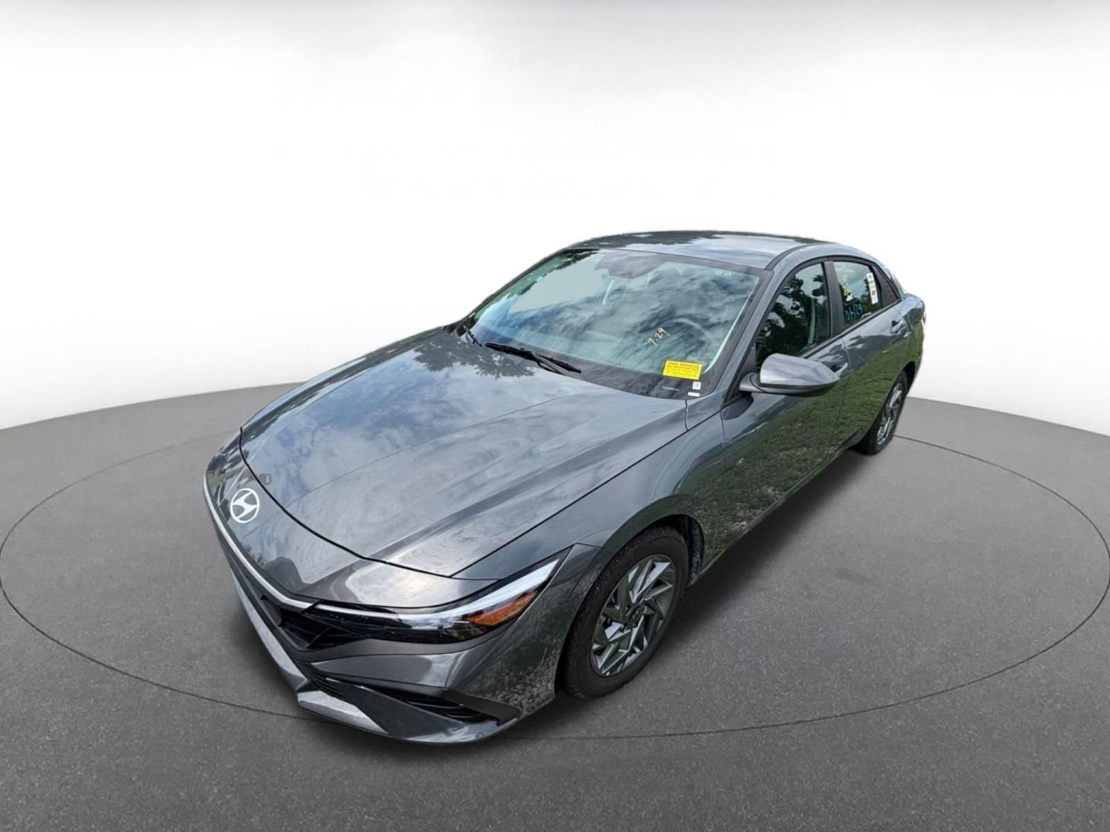 Used 2026 Hyundai Elantra Hybrid FWD image 3