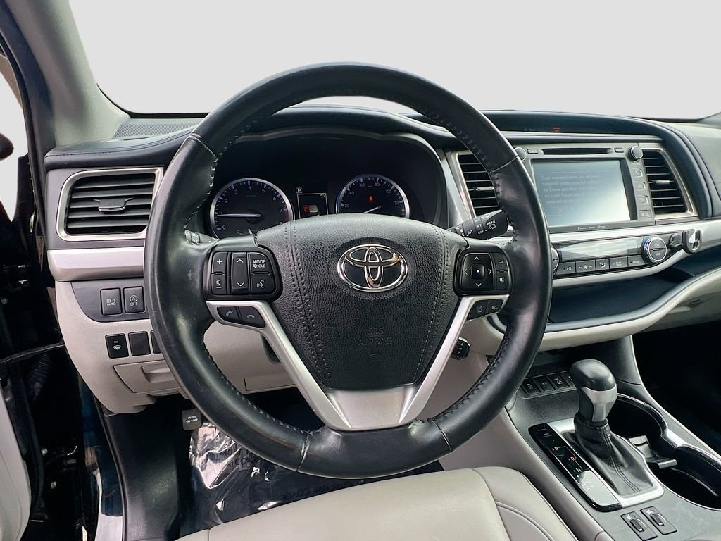 Used 2019 Toyota Highlander XLE AWD/4WD image 11