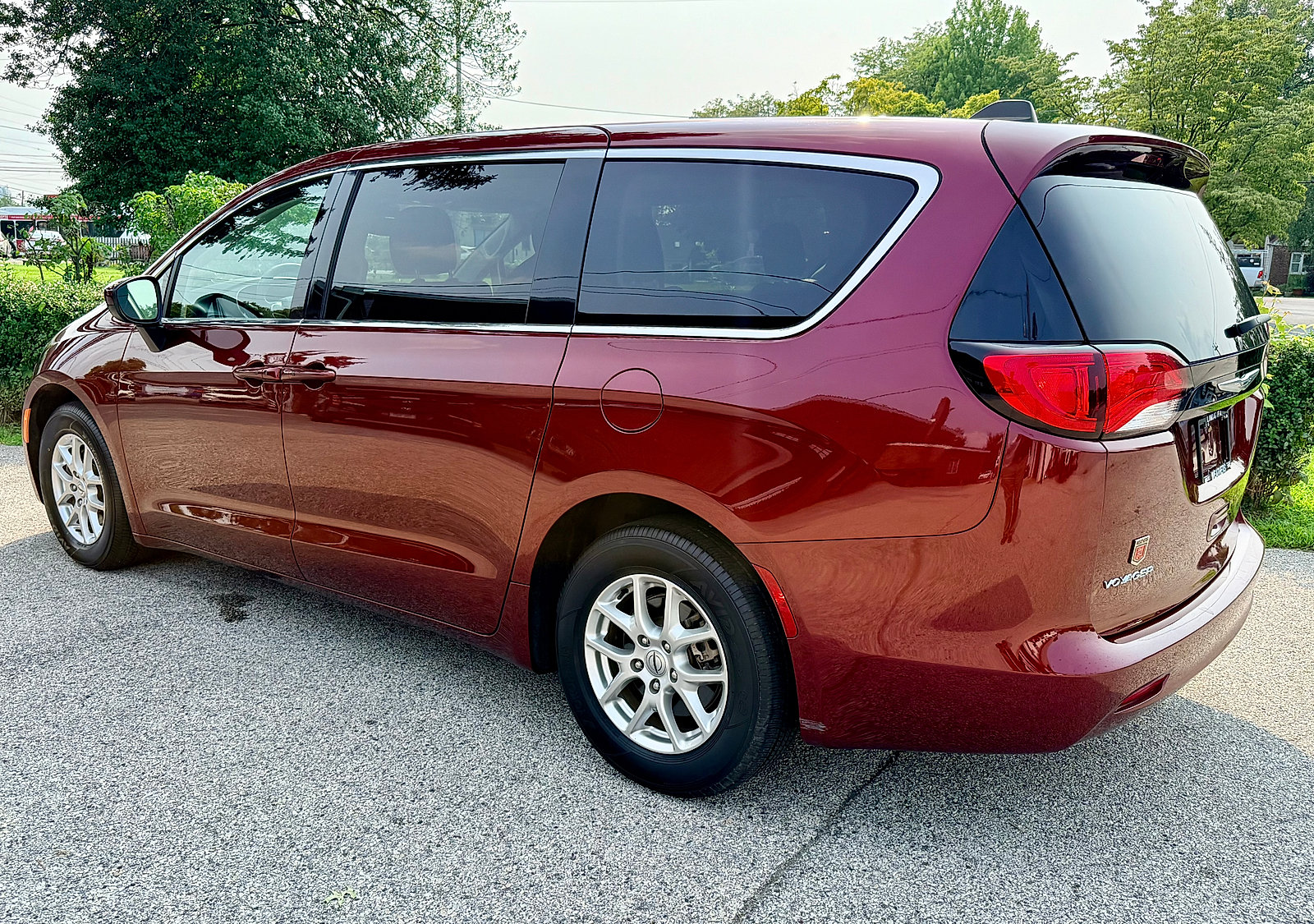Used 2023 Chrysler Voyager LX FWD image 6