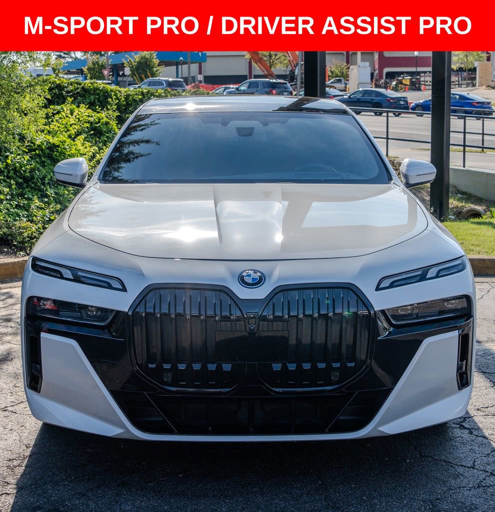 Used 2024 BMW i7 xDrive60 image 2