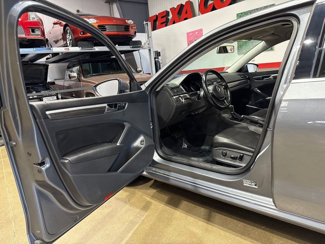 Used 2018 Volkswagen Passat 2.0T SE FWD image 97