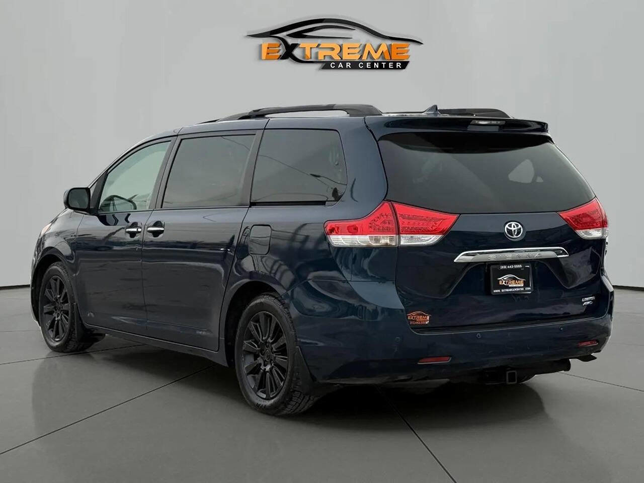 Used 2012 Toyota Sienna Limited image 3