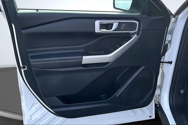 Used 2023 Ford Explorer XLT AWD/4WD image 19