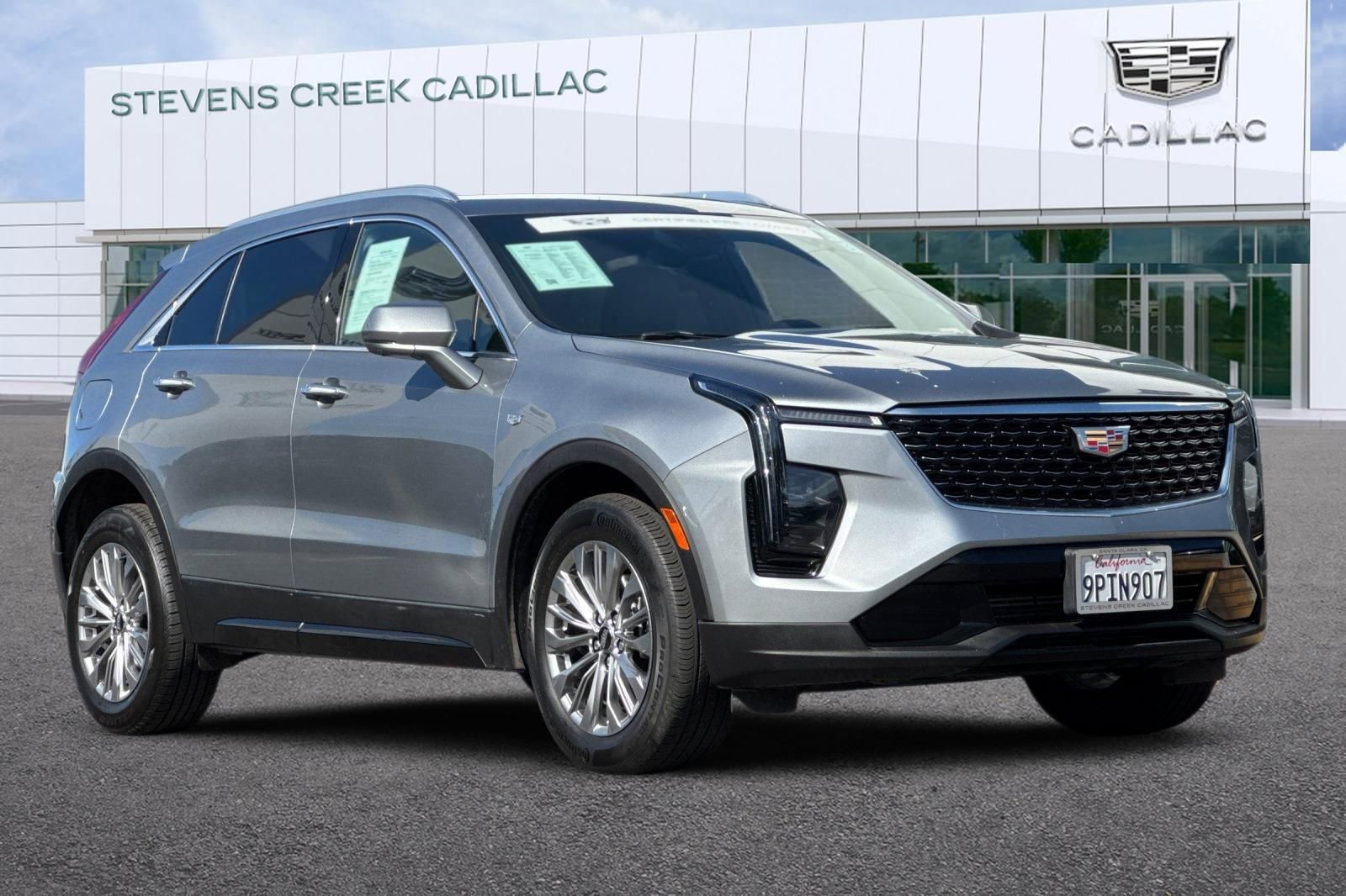 Certified 2025 Cadillac XT4 Premium Luxury image 1