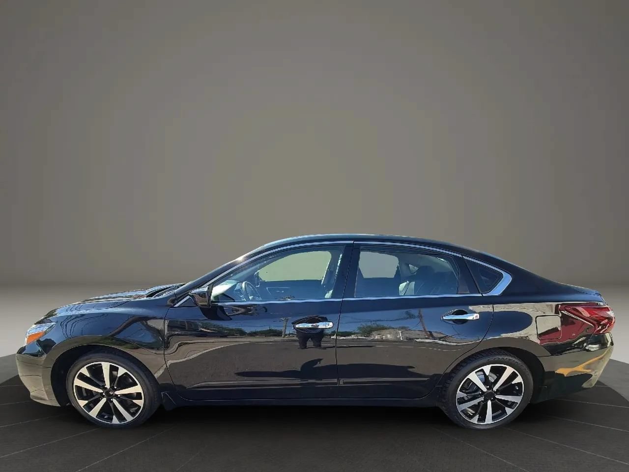 Used 2018 Nissan Altima 2.5 SR FWD image 8
