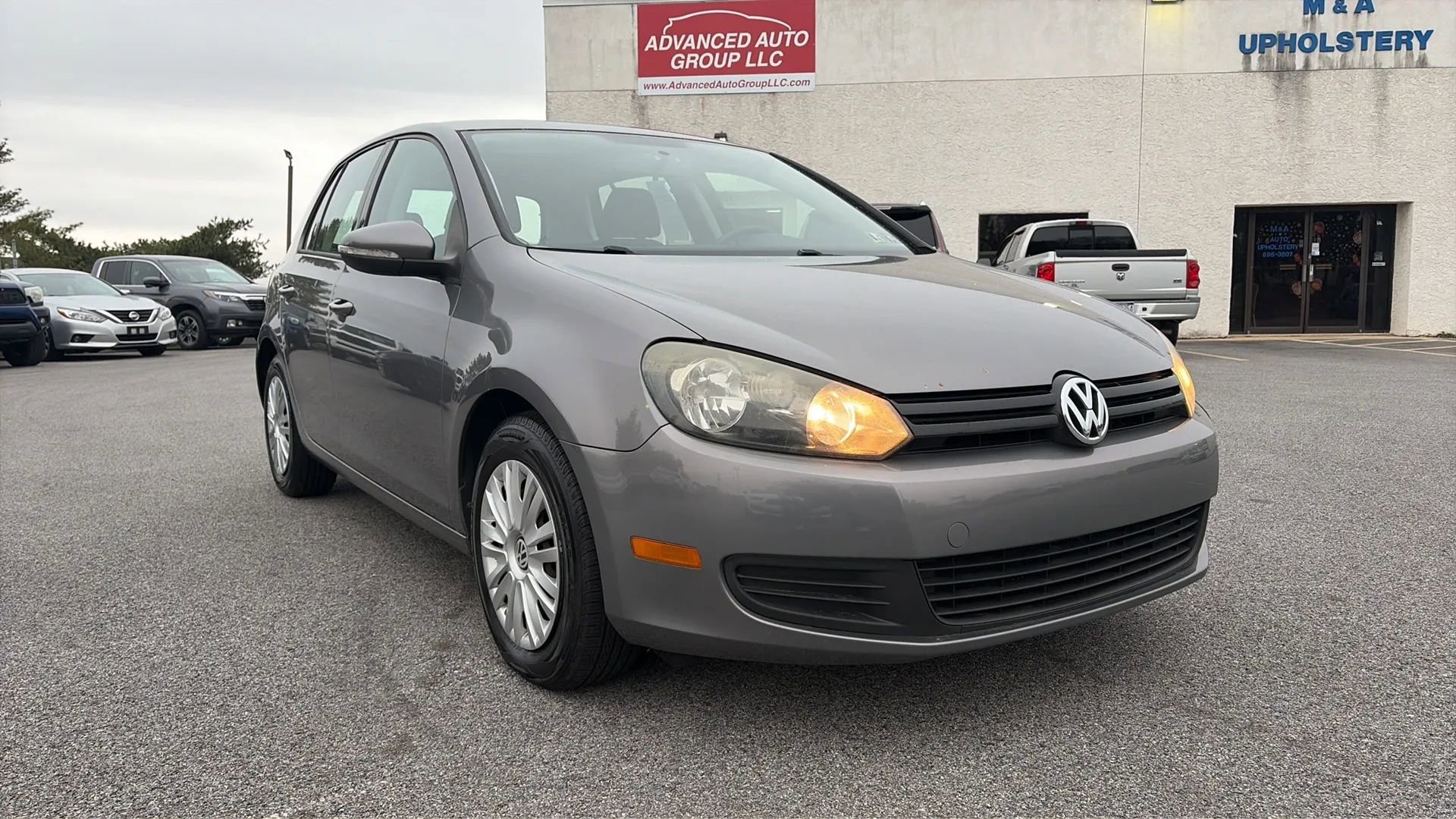 Used 2010 Volkswagen Golf 4-Door image 1