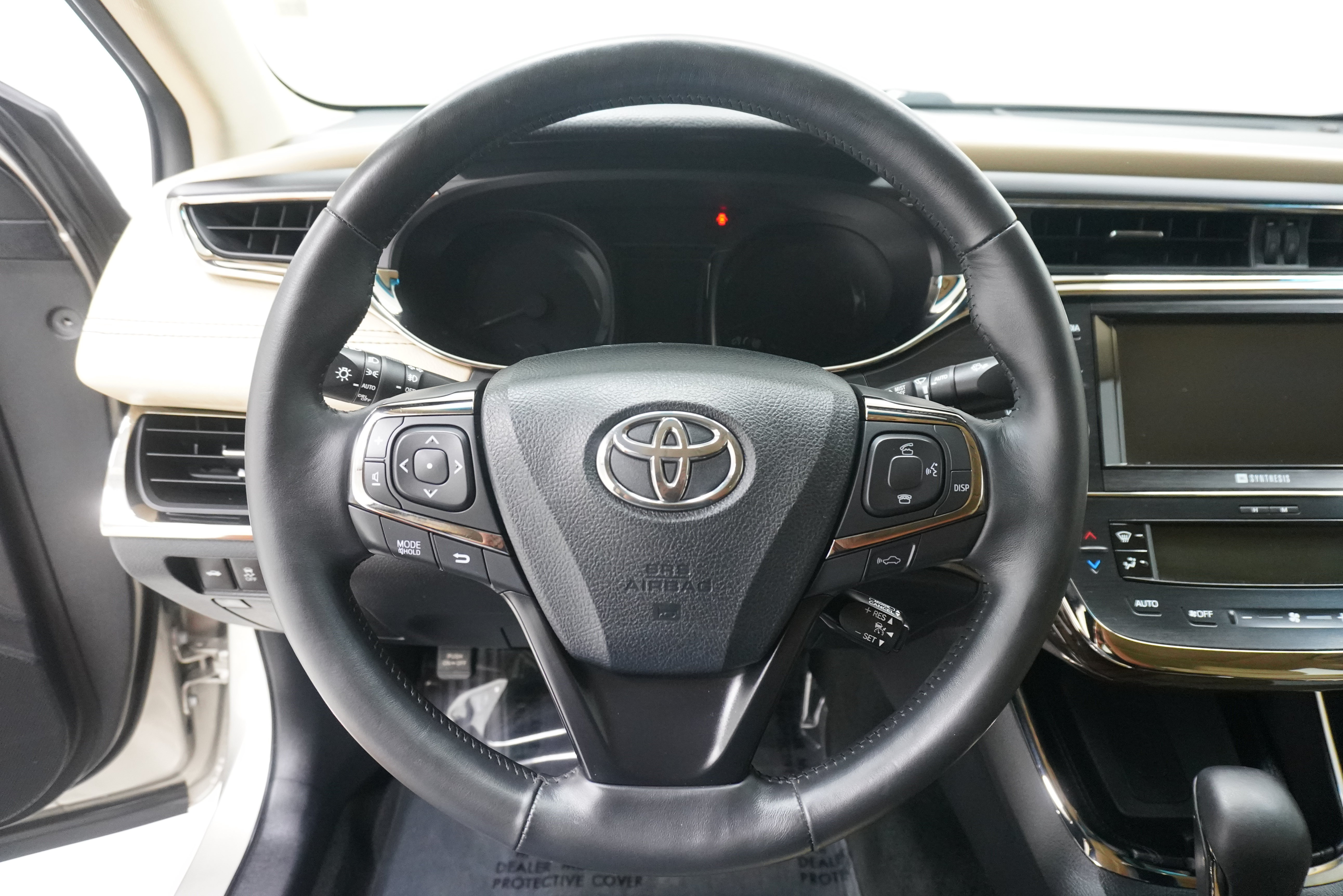 Used 2013 Toyota Avalon Limited w/ Technology Pkg FWD image 17