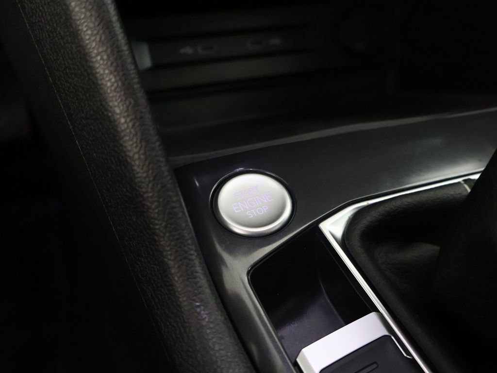 Used 2023 Volkswagen Tiguan SE image 41