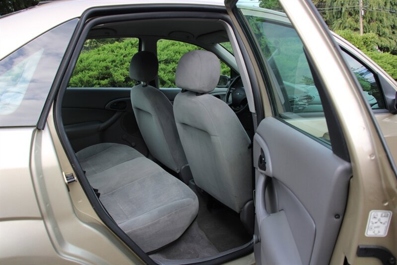 Used 2001 Ford Focus LX FWD image 6
