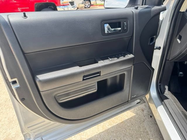 Used 2019 Ford Flex SE FWD image 19