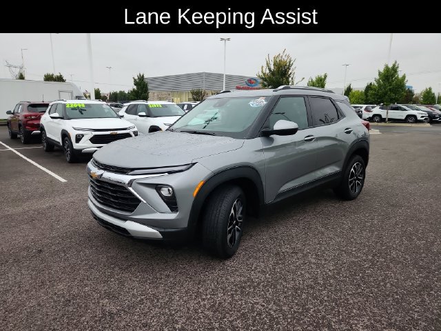 Used 2025 Chevrolet TrailBlazer LT AWD/4WD image 3