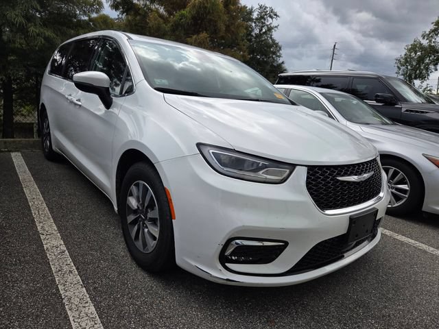 Used 2023 Chrysler Pacifica Touring-L FWD image 3