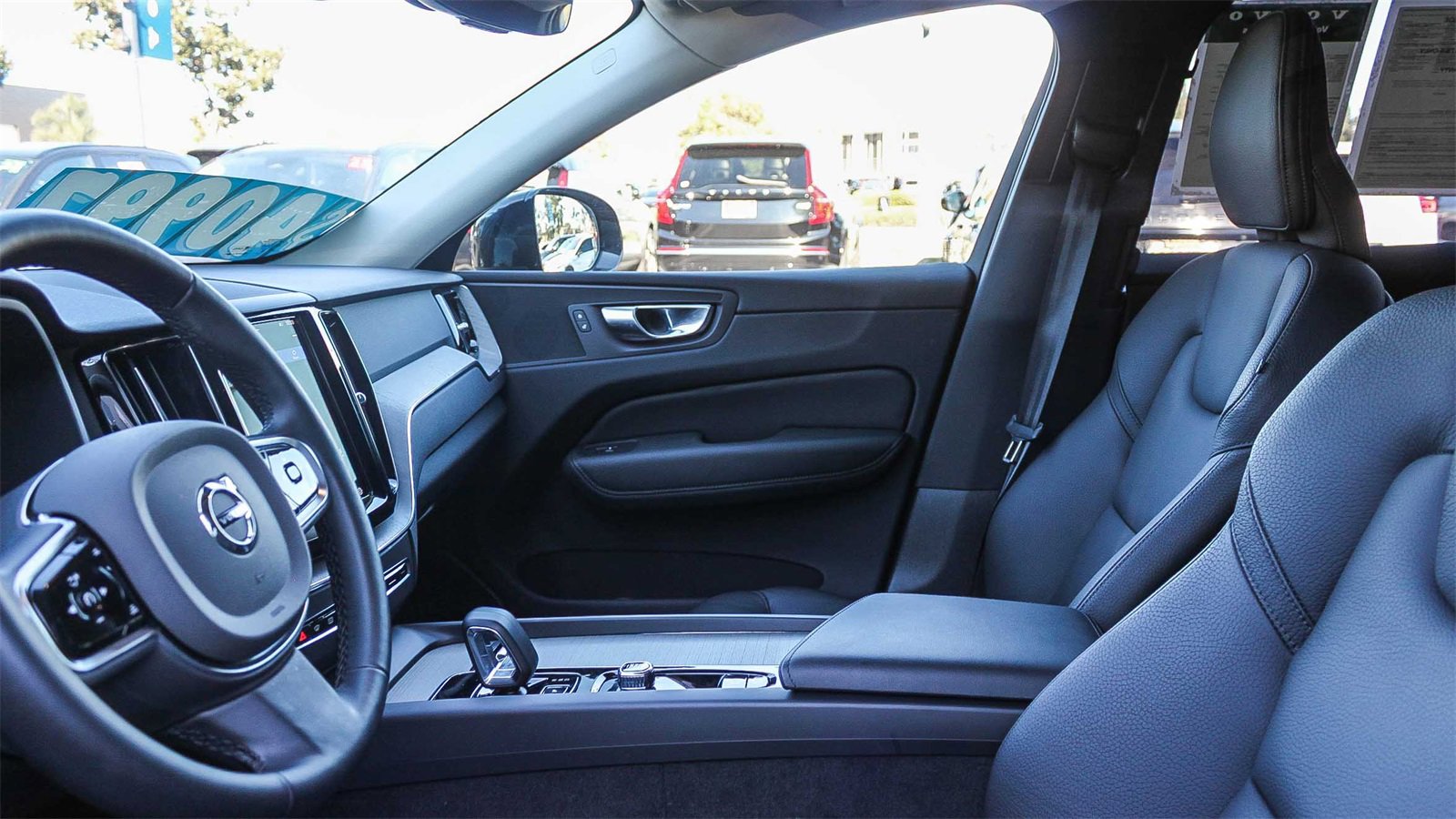 Used 2025 Volvo XC60 B5 Plus image 18