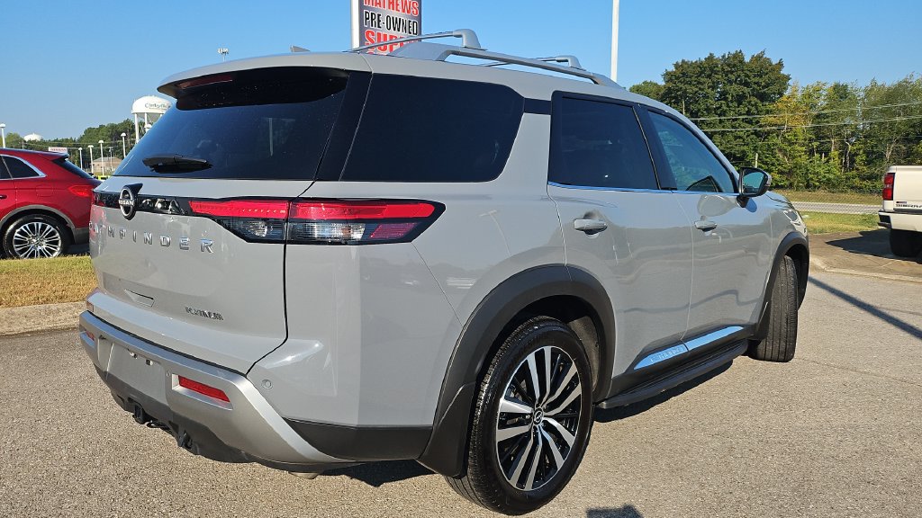 Certified 2025 Nissan Pathfinder Platinum w/ Cargo Package FWD image 17