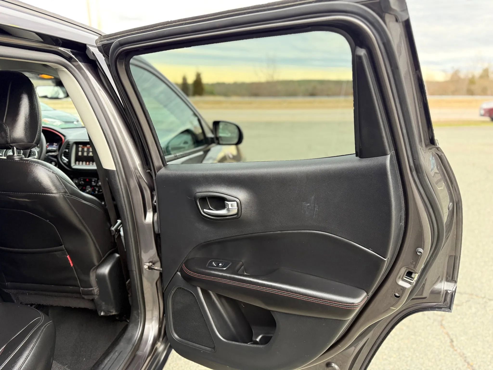 Used 2021 Jeep Compass Trailhawk image 30