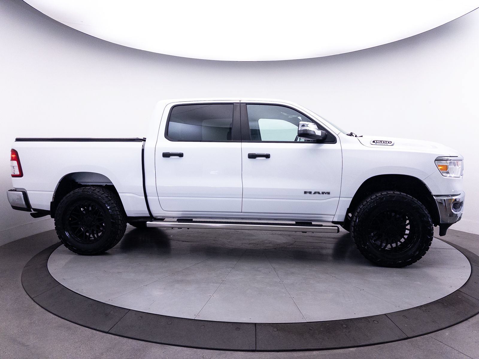 Used 2023 RAM 1500 4x4 Crew Cab image 32