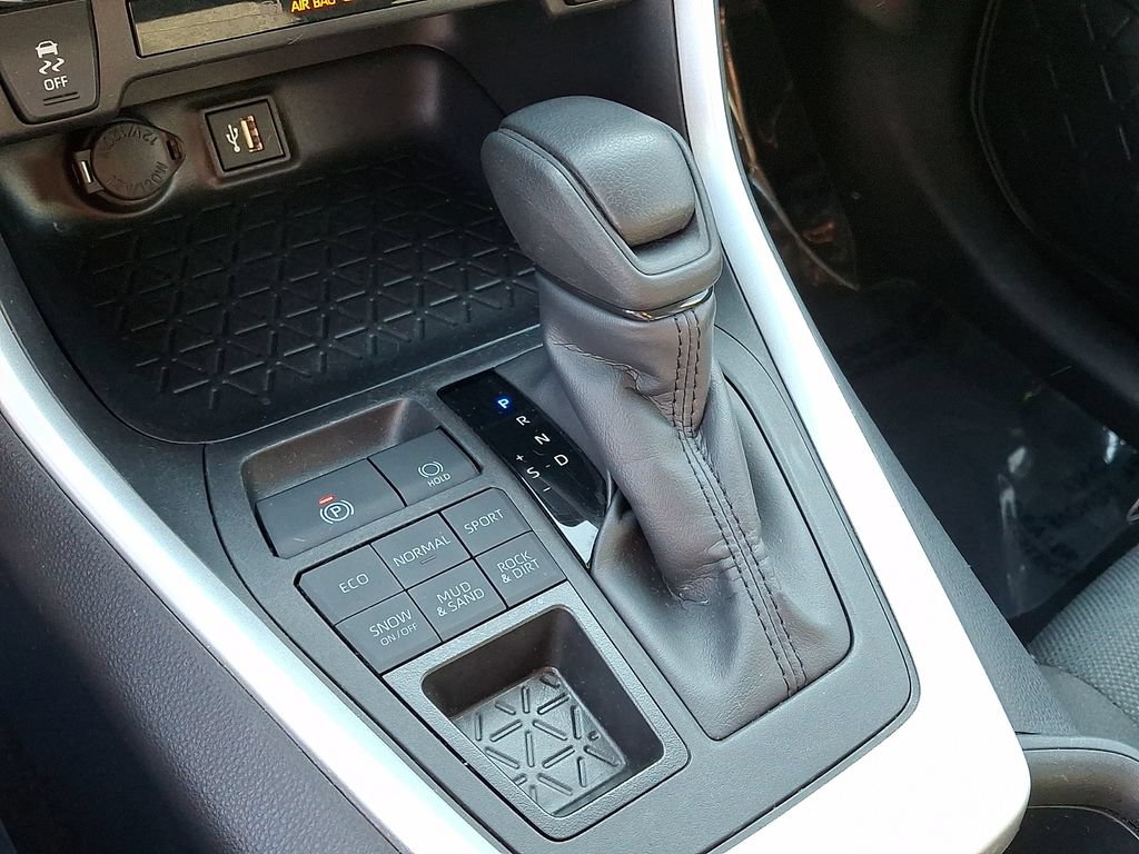 Certified 2025 Toyota RAV4 XLE AWD/4WD image 17