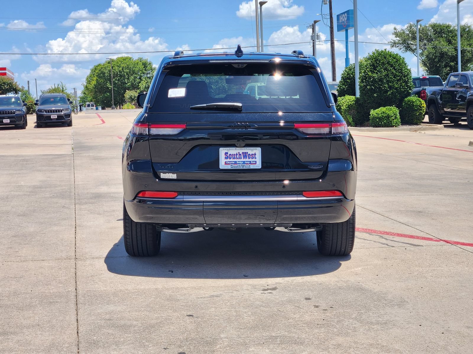 New 2026 Jeep Grand Cherokee Summit w/ Obsidian Package AWD/4WD image 8