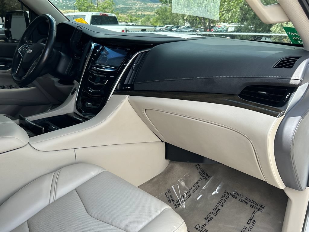 Used 2020 Cadillac Escalade Luxury AWD/4WD image 9