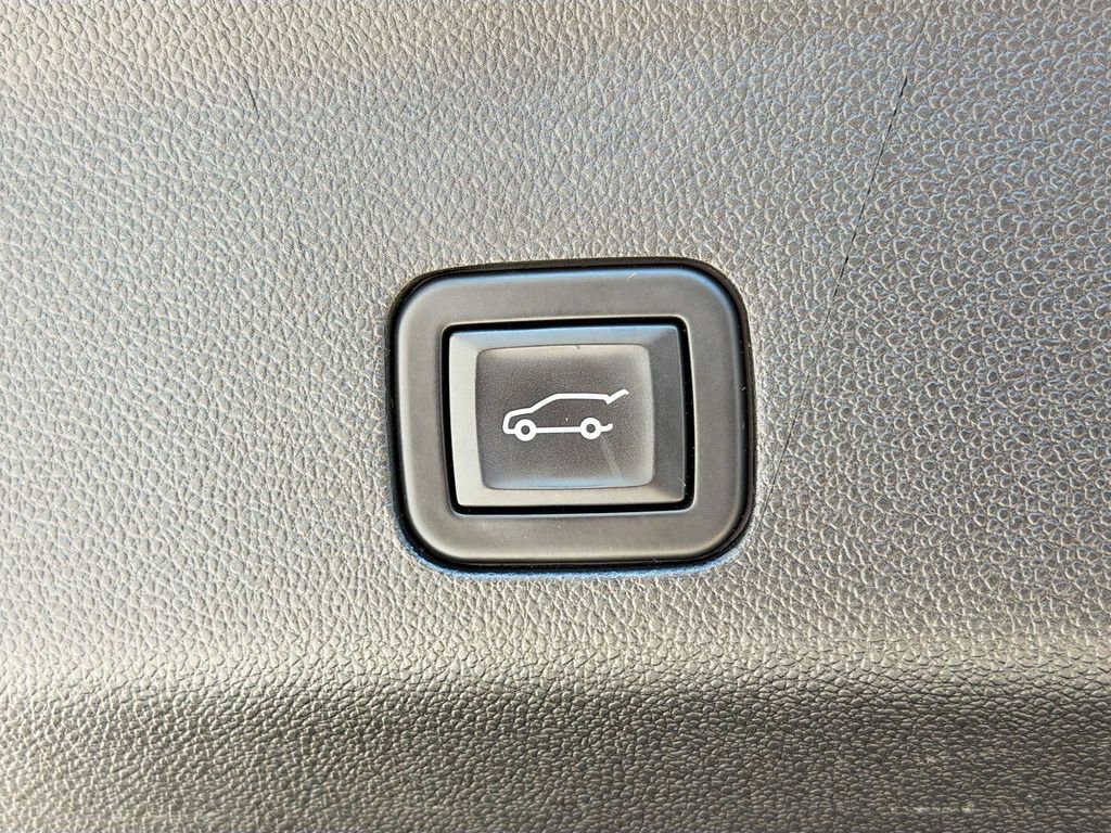Used 2021 GMC Yukon AT4 w/ Technology Package AWD/4WD image 39