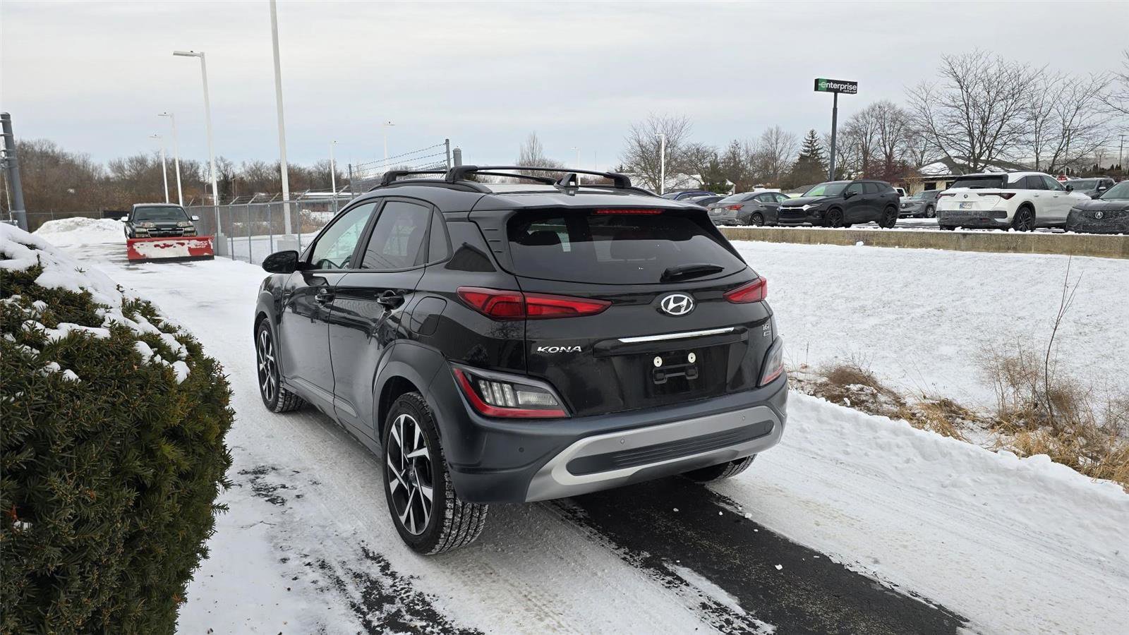 Used 2023 Hyundai Kona Limited image 4