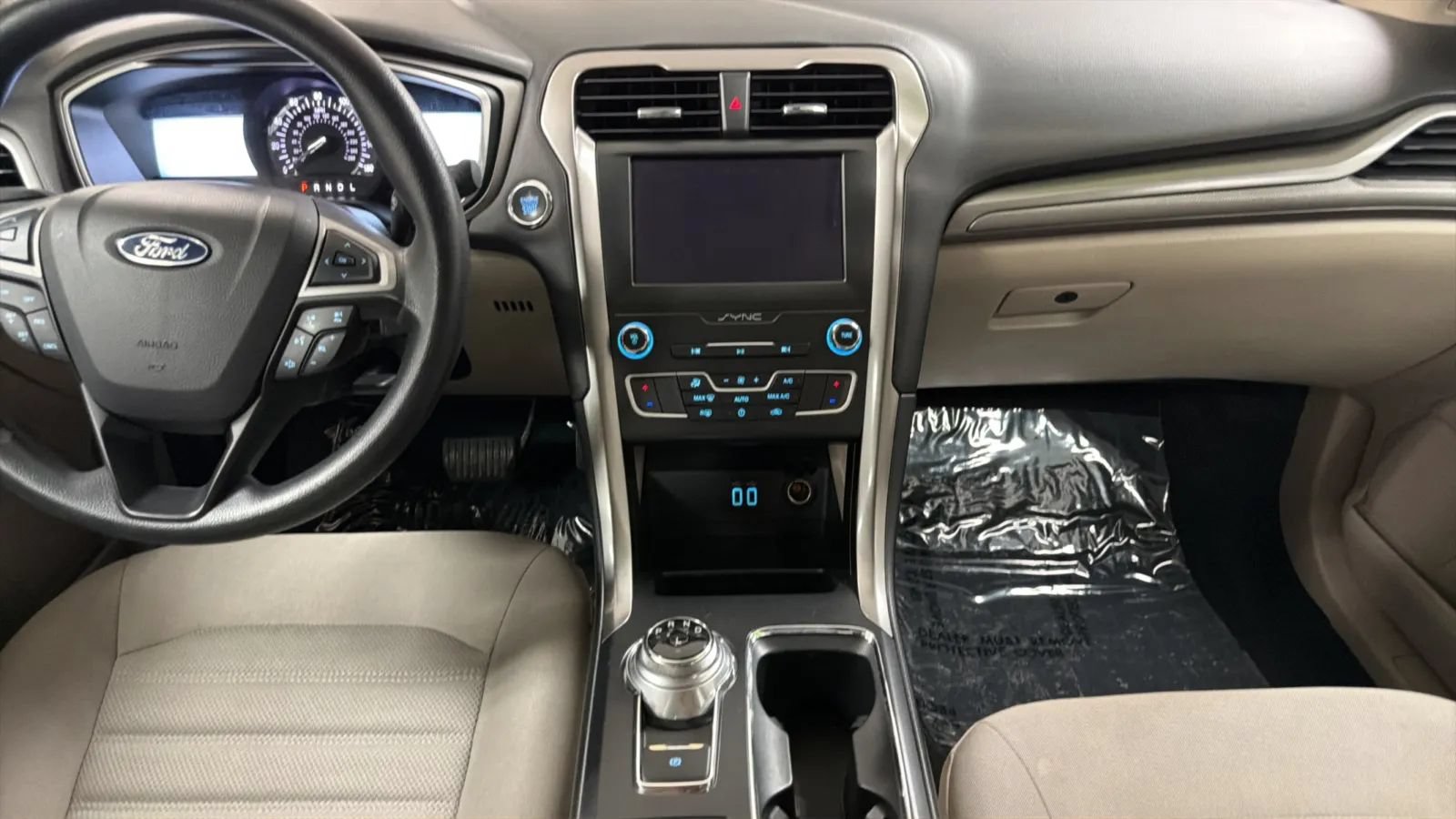 Used 2019 Ford Fusion SE FWD image 16
