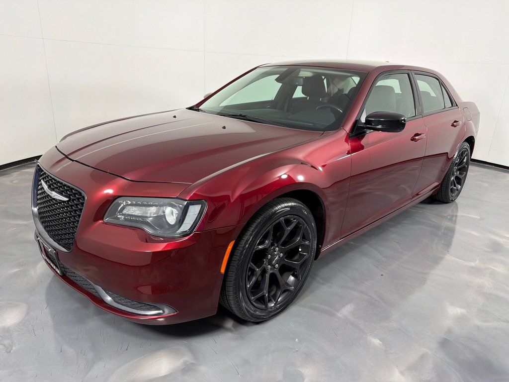 Used 2019 Chrysler 300 Touring w/ Sport Appearance Package RWD image 9