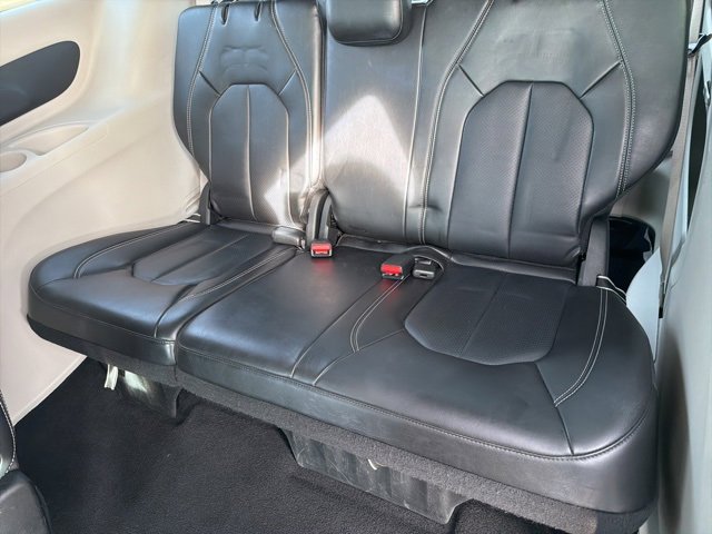 Used 2024 Chrysler Pacifica Touring-L image 22